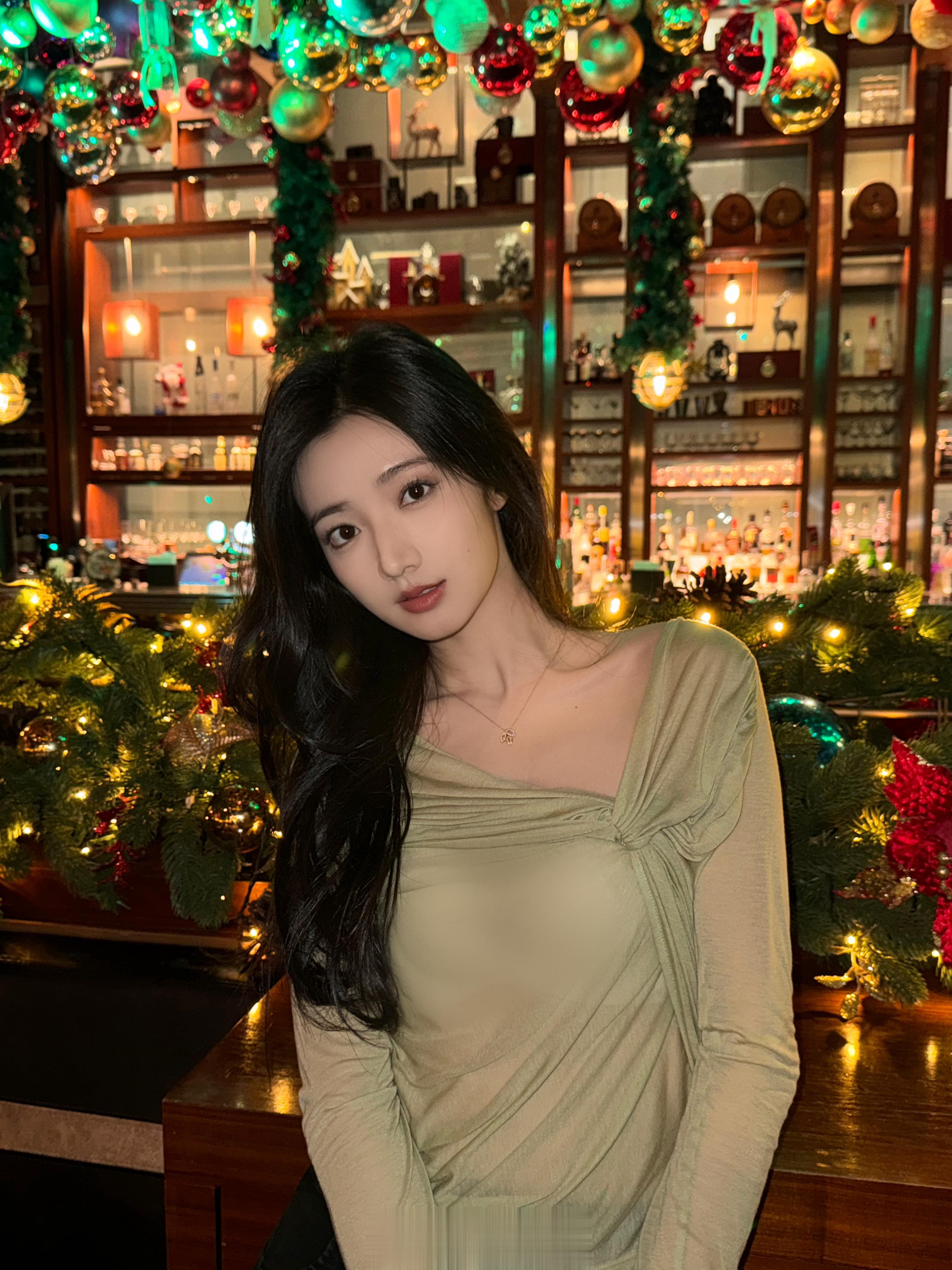 一直在努力 所以不惧前路 依然是期待新年的猪猪🔔💛✨#开心羿天# ​​​