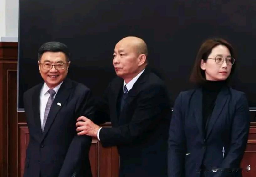 真心换绝情，卓荣泰深夜呛声韩国瑜不作为

台当局2026年度总预算案历经300多