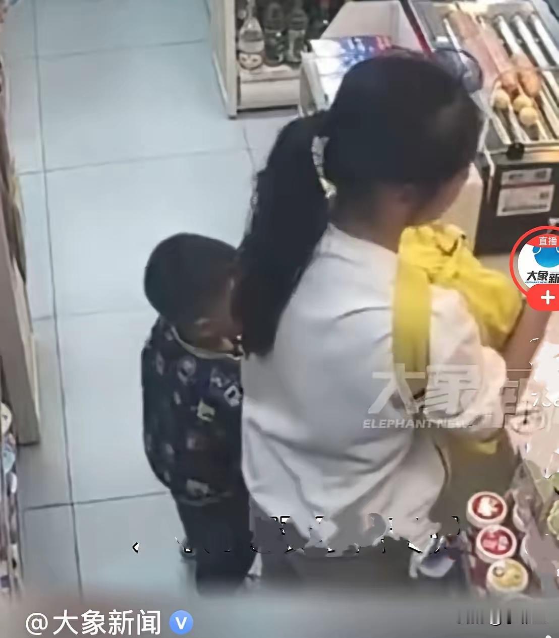 [月亮]近日，贵州贵阳一对摆摊夫妻忙着打理生意，一时疏忽，年仅3岁的儿子不慎走丢