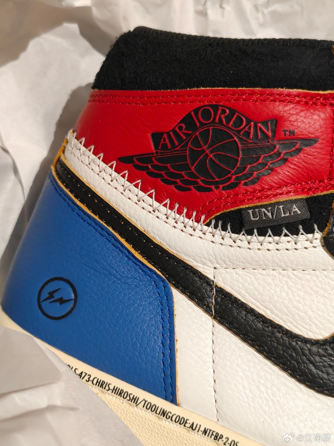 买了有一个月了，终于开箱了。其实购买过程不过是弥补当年买不到初代⚡联名的遗憾。再