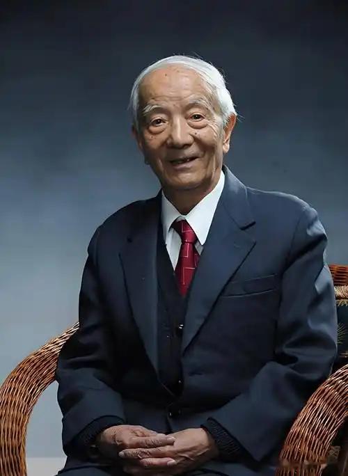 世预赛前最后三场热身，首战就露馅。

83比78险胜乌拉圭，暴露的问题比赢球还多