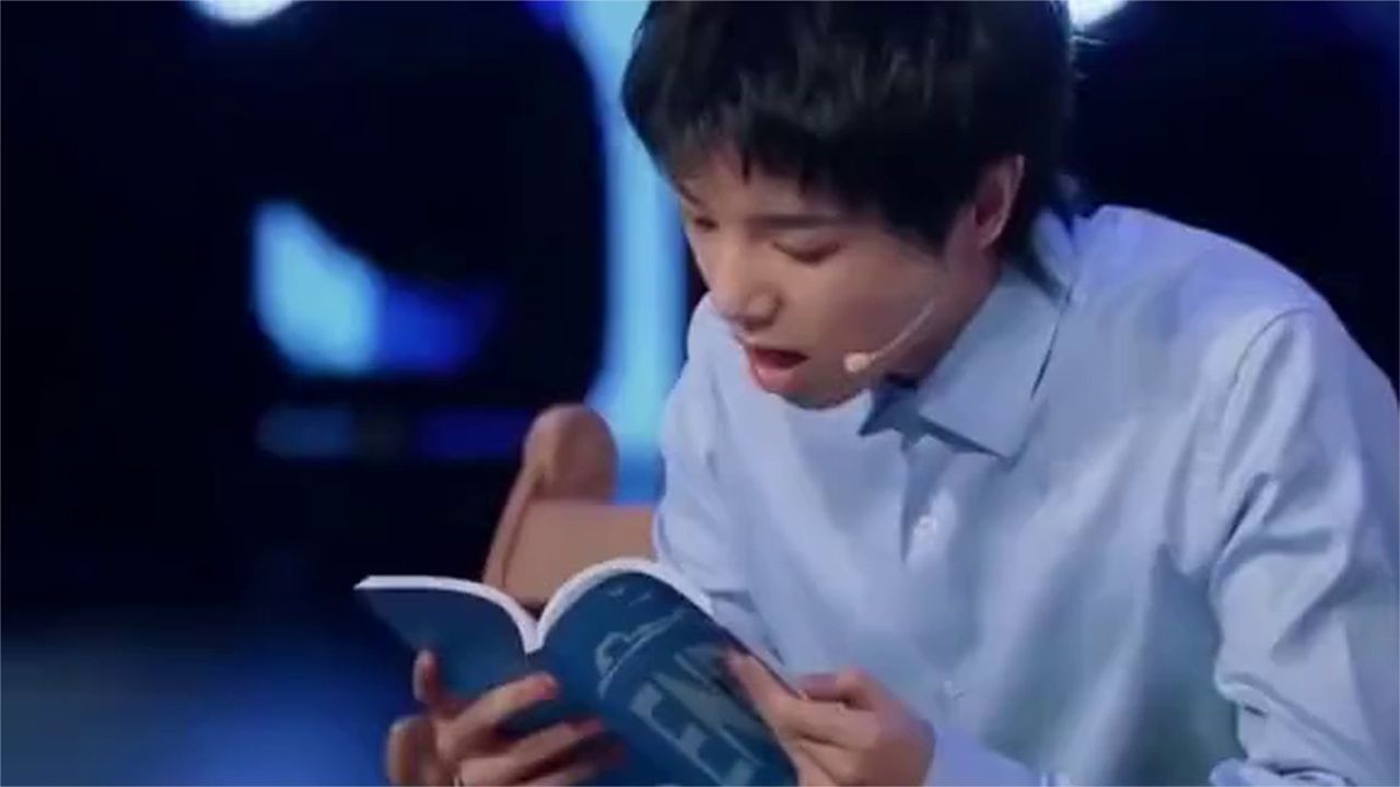 关晓彤和张子枫英语对比，同样是国民闺女，水平却天差地别