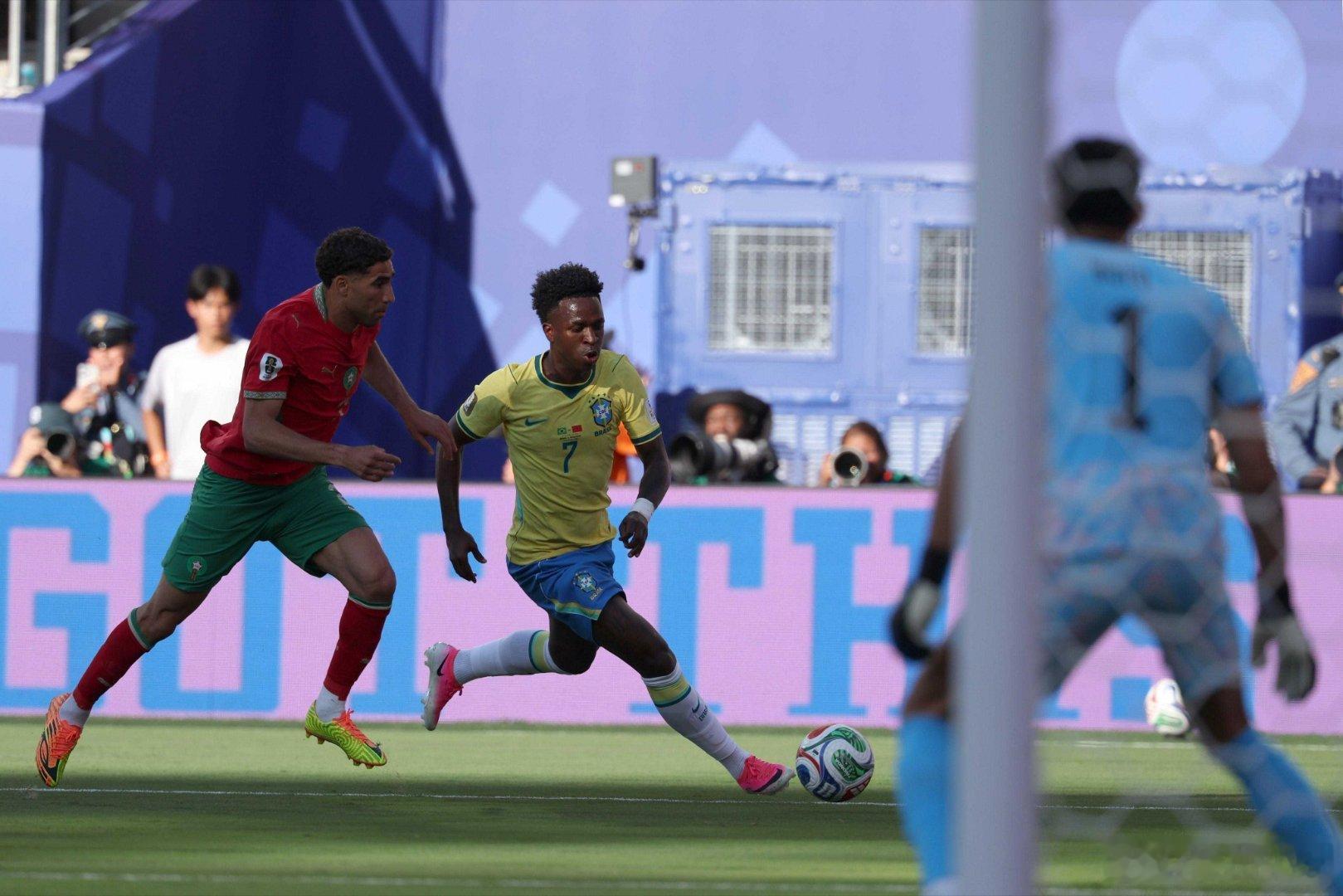 巴西1比1摩洛哥 世界杯‑维尼修斯破门扳平 巴西1‑1战平摩洛哥，双方握手言和北