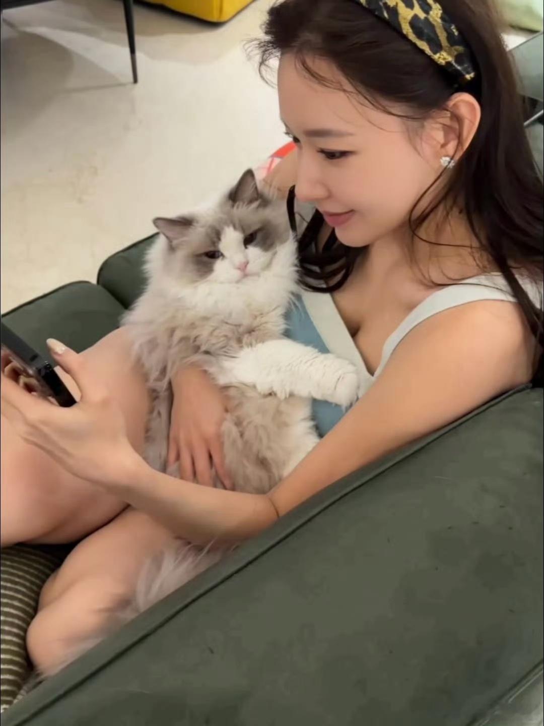 女明星下班后都在干什么 程潇下班后的日常生活照📷 