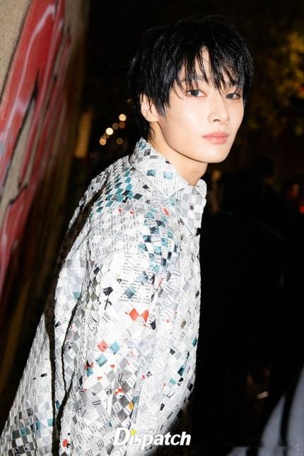 21日(当地时间)，#straykids[超话]# 成员#梁精寅[超话]# 参加