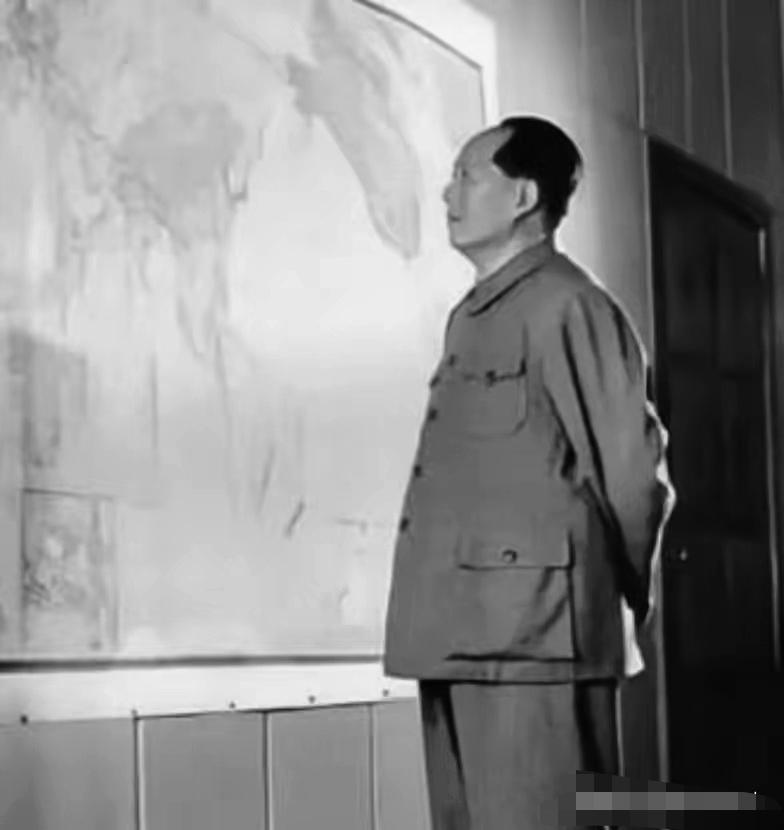 1951年，10万志愿军被美军包饺子，一向淡定自若的彭老总心急如焚连忙向毛主席求