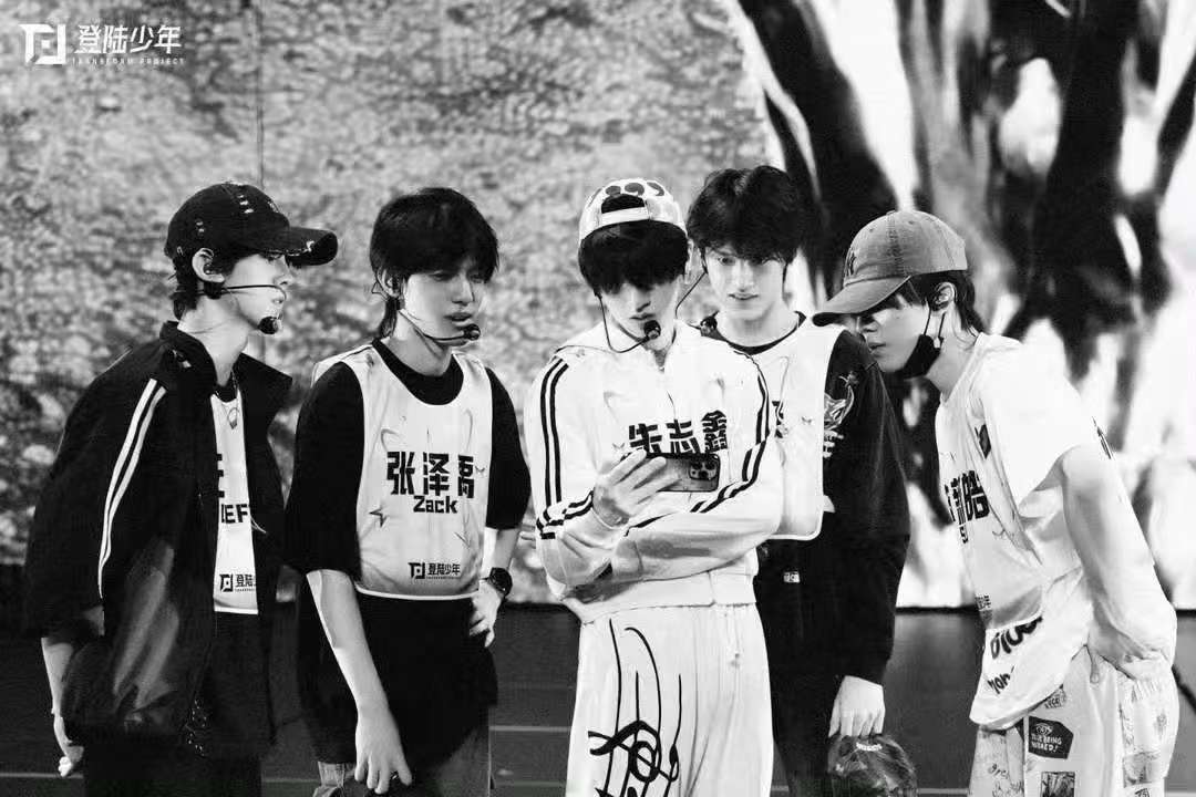 TOP澳门演唱会倒计时top演唱会黑白彩排照 TOP澳门演唱会倒计时！ 