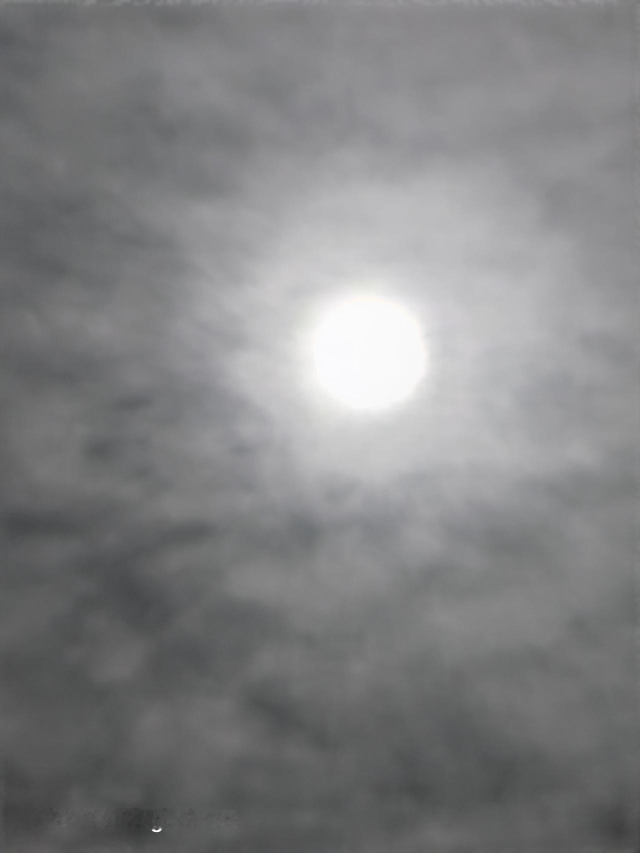 天空之城打卡体验超棒，早晨阴沉沉的，像给天空蒙了层纱，让人心里也跟着安静下来。中