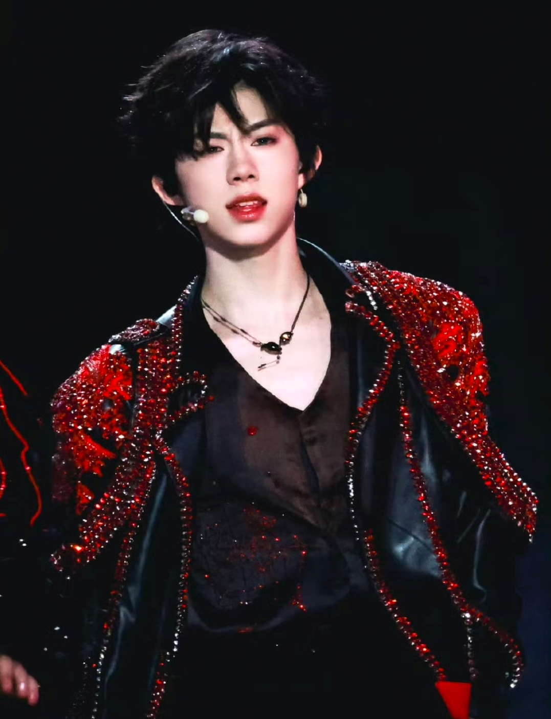 陈奕恒眉宇间透露的灵气和飒爽就是他独特的标志！表现太好啦！贴贴~ 