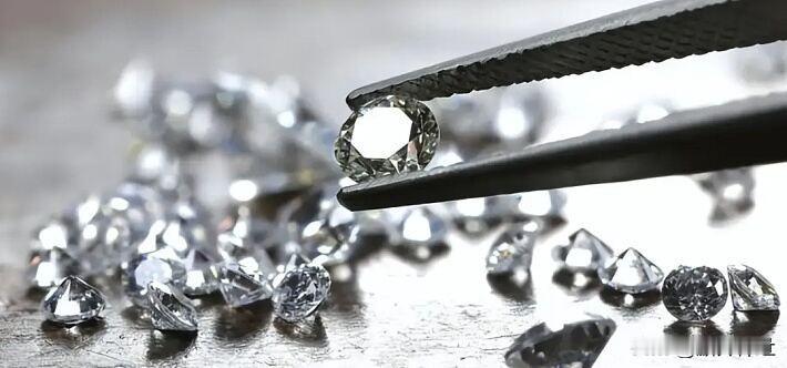 价格大跳水 1克拉大钻石仅3500元

近年来，培育钻石价格持续走低，如今1克拉