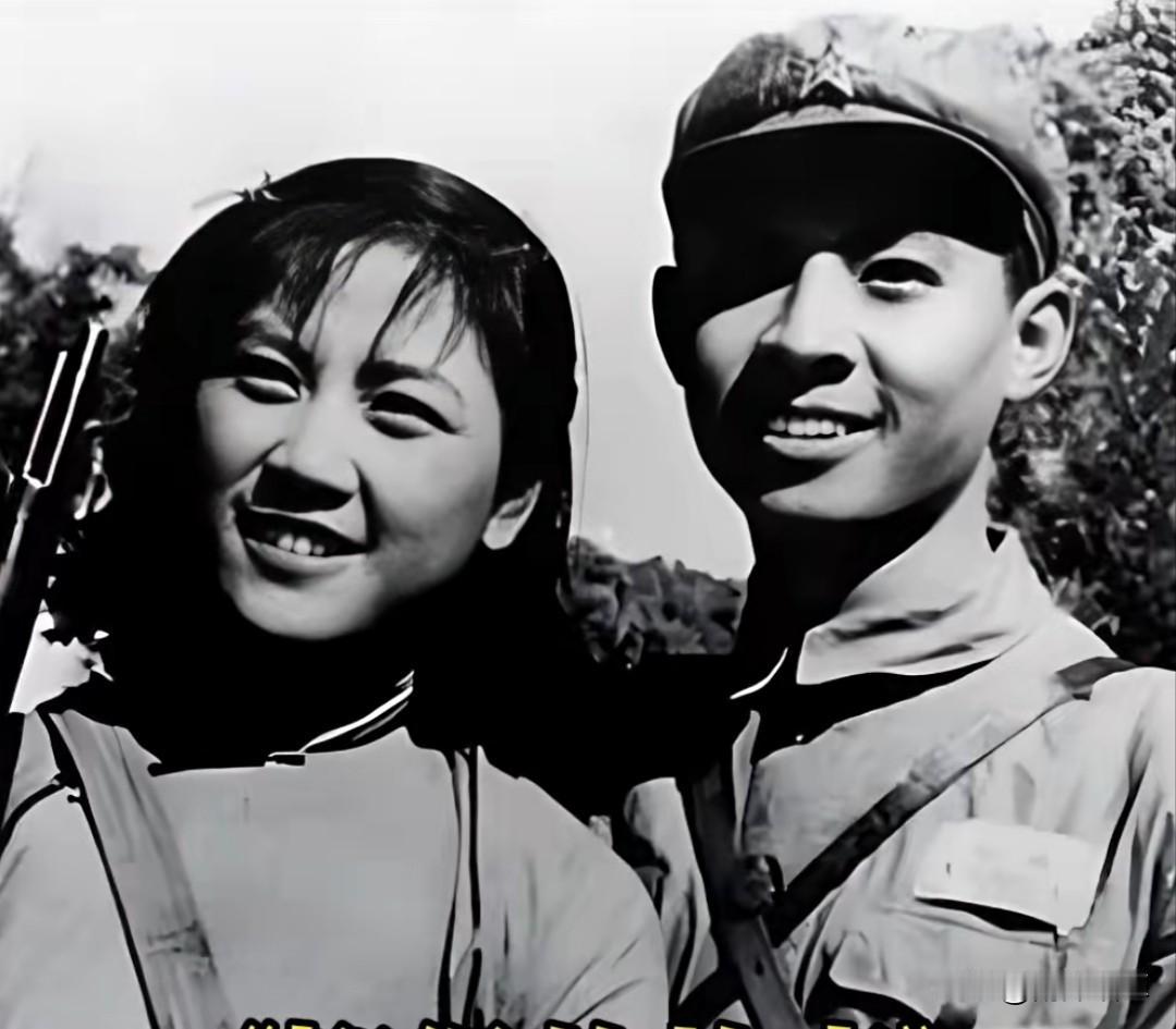 八一电影制片厂12部经典老电影
1.《冲破黎明前的黑暗》，1957年
2.《英雄