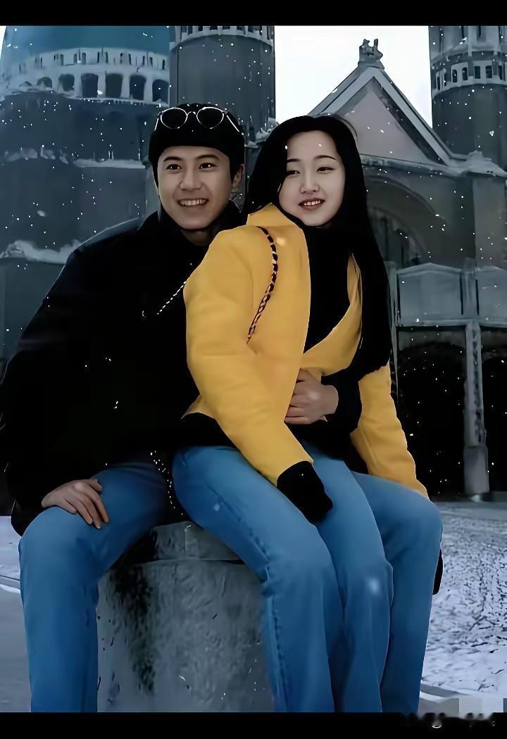 八九十年代歌唱演员似乎没现在那样胡里花哨的，但那种朴实无华青春美丽却无以伦比。