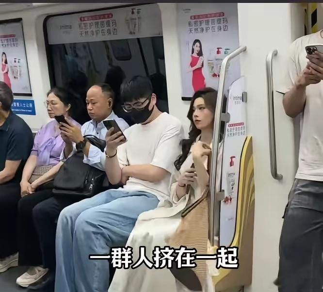 一名英国人说：他在中国地铁上看到很多人额头上都有汗，可身上却没有酸臭味，而是一股