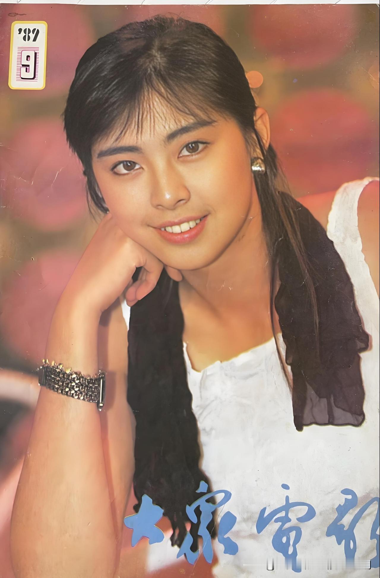 她，九十年代被誉为“香港四大花旦”之一！

大家看出来没？这张1989年第9期《