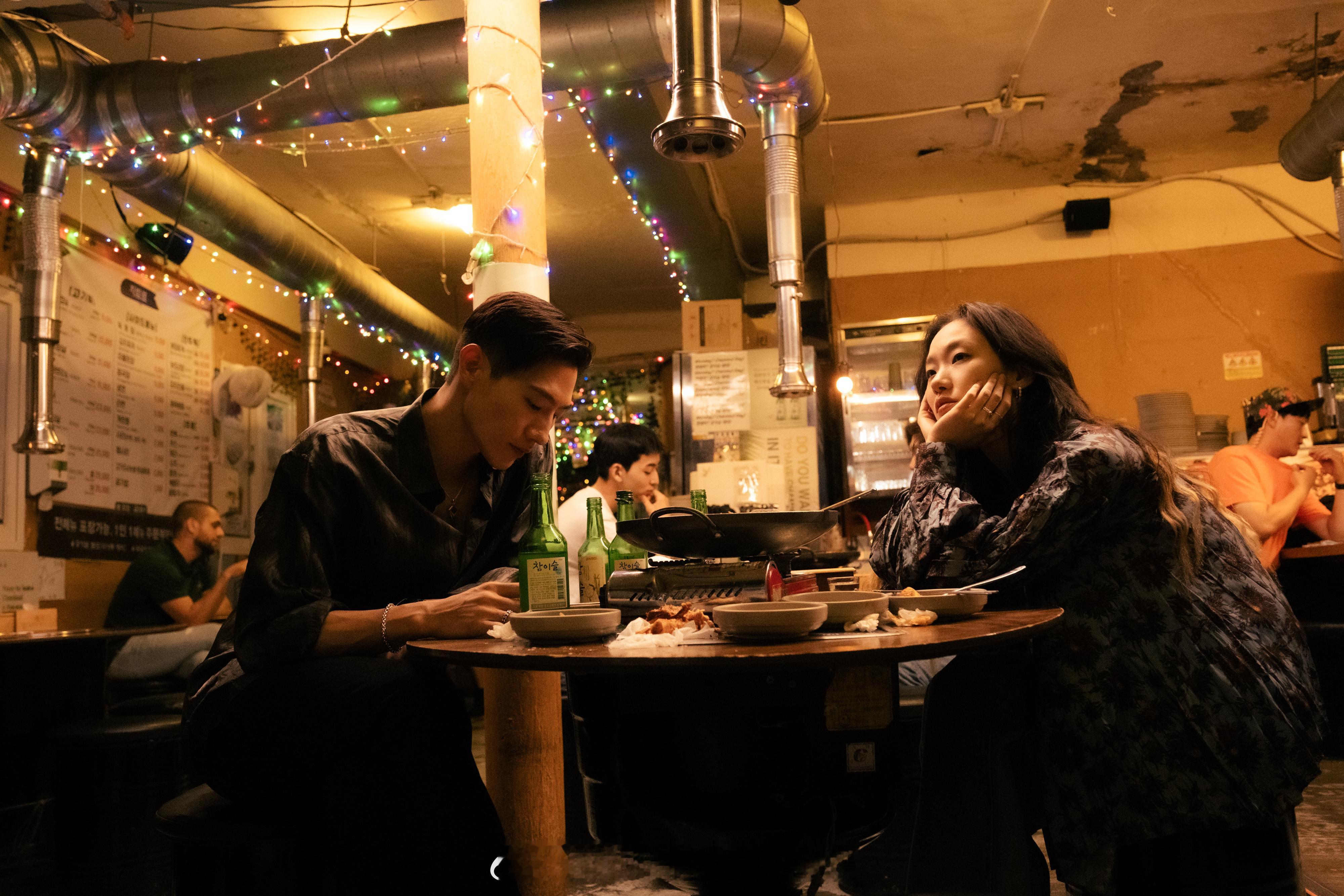 金高银、卢尚贤主演的《大都市的爱情法》入围第49届多伦多国际电影节，将9月在电影
