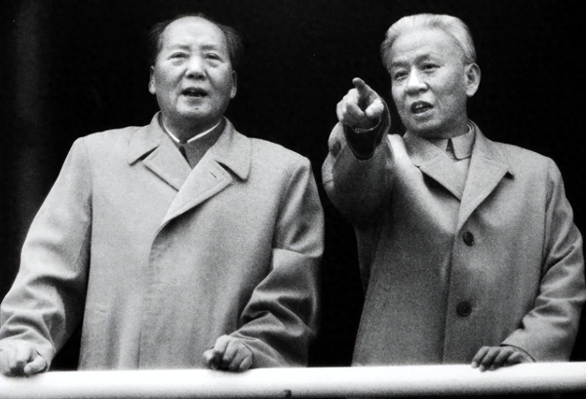 原计划1950年新中国成立，刘少奇访苏后，为何毛主席却果断决定提前建国？背后有何