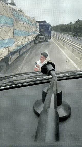 拍视频车主脾气真好，换着是你会下车跟他理论吗
