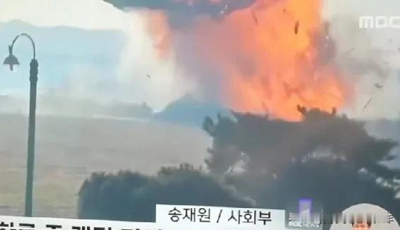 年终岁尾，守住安全生命线。
韩国客机冲出跑道起火，致28死，又是一场悲剧。所幸，