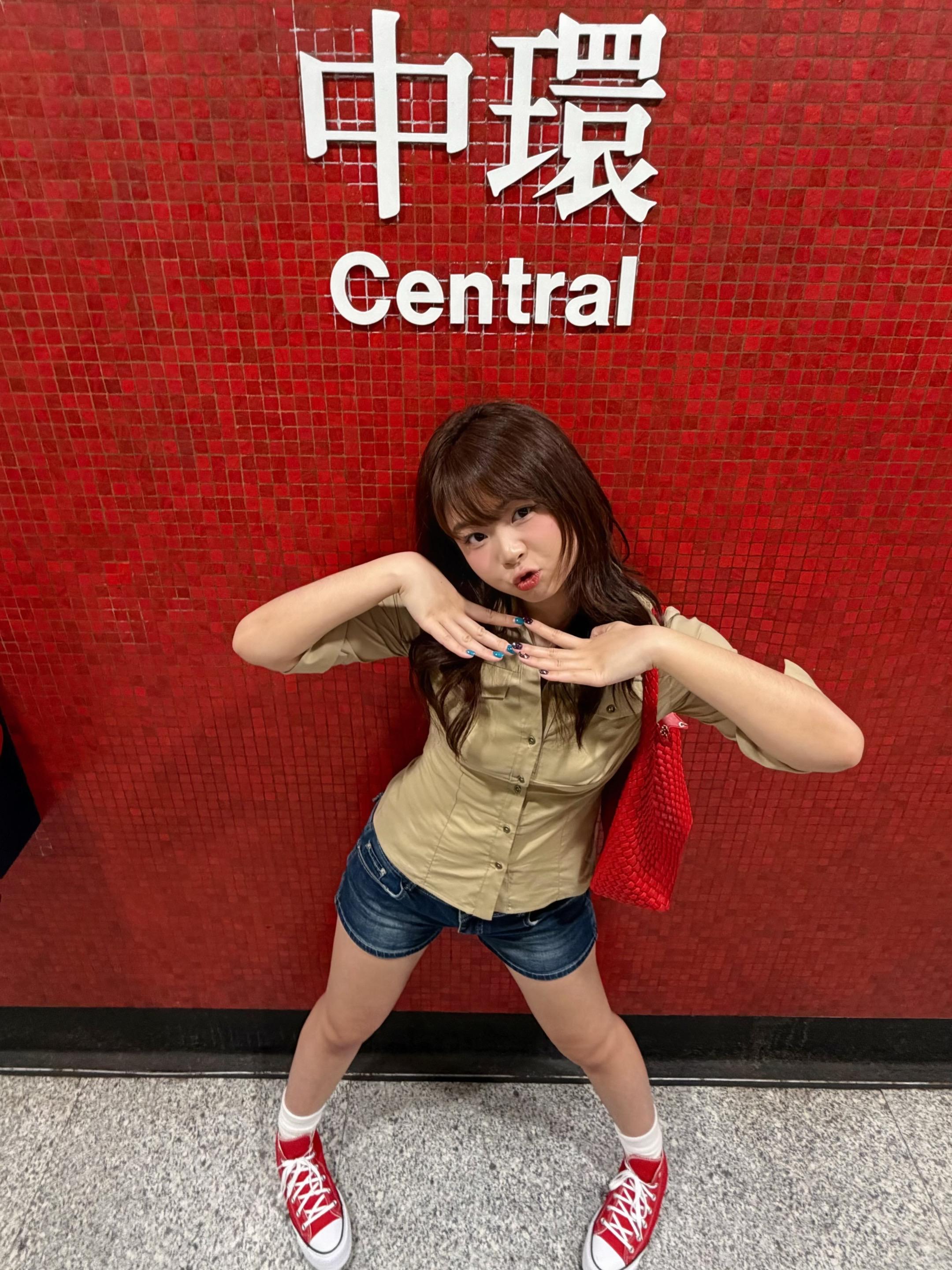 在香港地铁站打卡旅游穿搭!!!