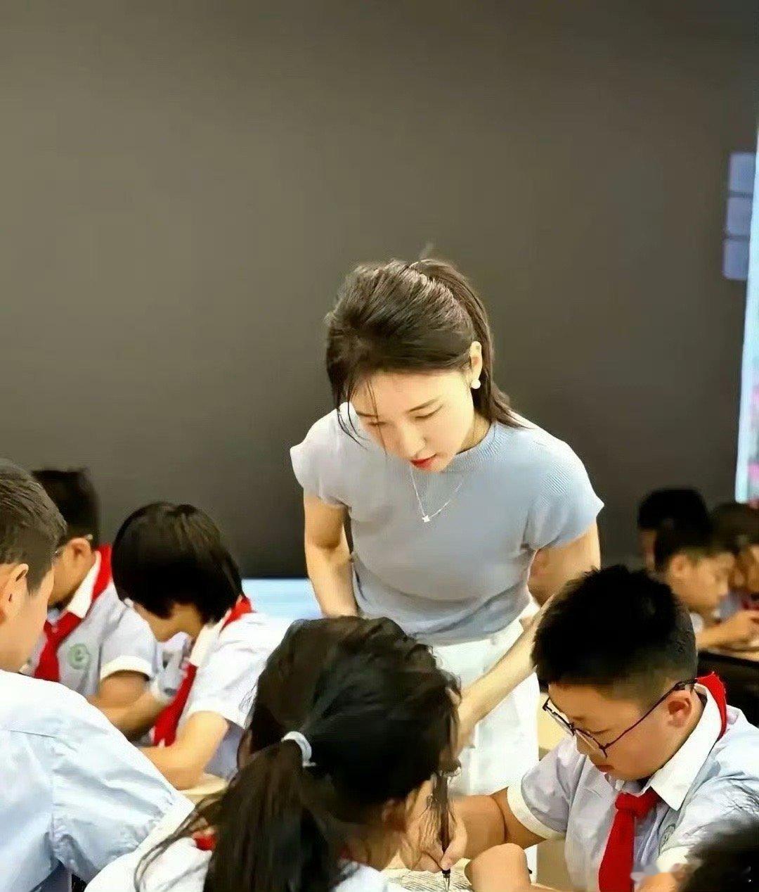 张雪峰说：怎么说服孩子努力学习！       第一句：别的同学在熬夜刷题，你在睡