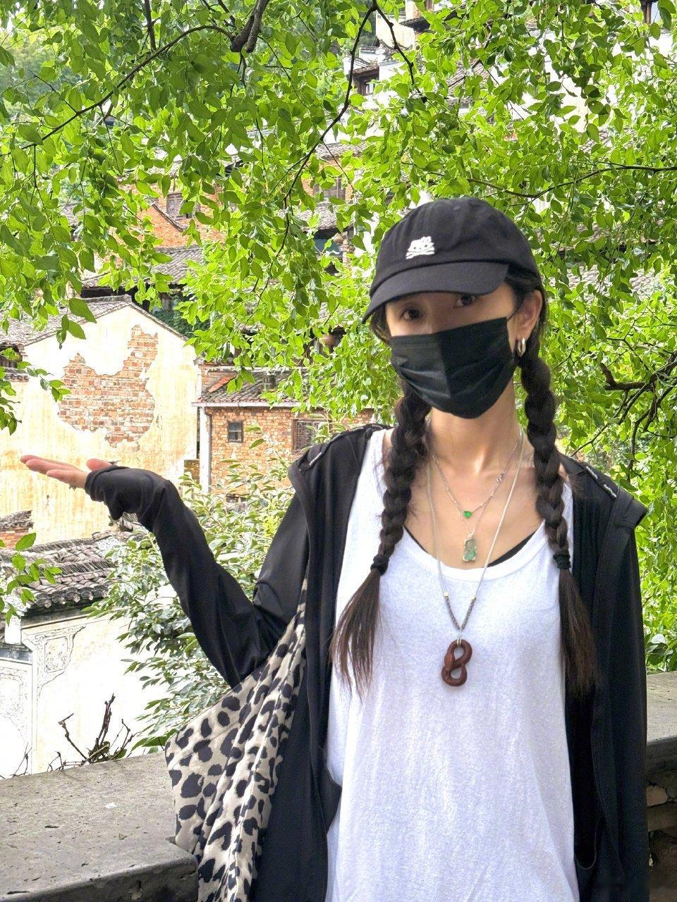 杨幂大暑晒旅行照杨幂去了江西杨幂去了江西 ​​​