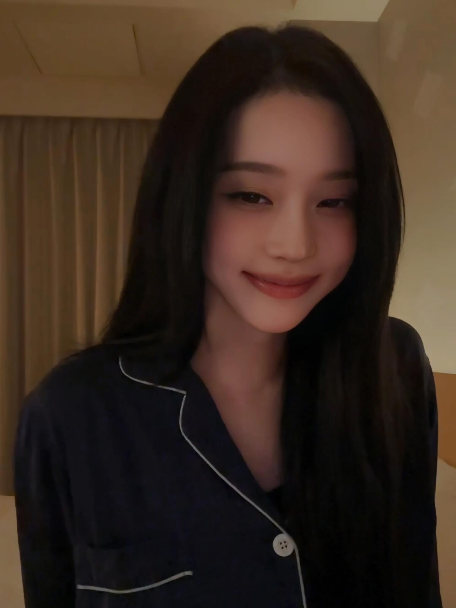 这个金旼炡怎么看起来有女友感又有老公感的[泪]爱上这个小冬西是人之常情罢了[开学