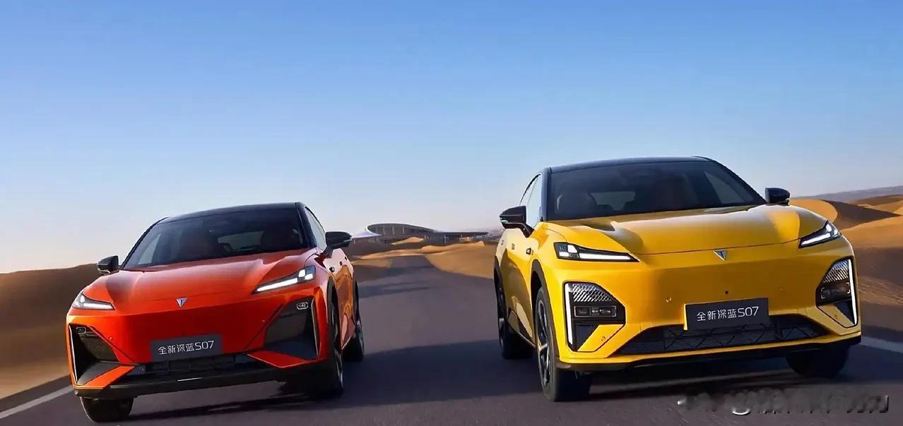 它用的是1.5L高效增程器加后驱双电机的布局。简单说，日常你就当纯电车开，CLT