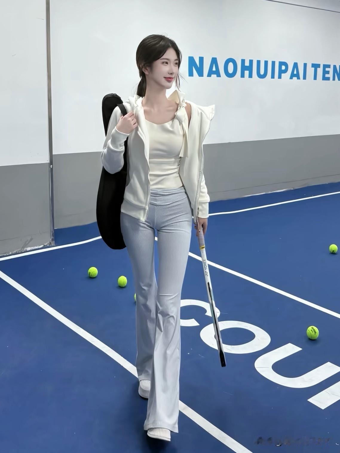 女人怎样穿搭，更显气质