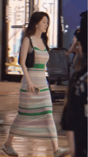 杨幂让你心动的是颜值还是身材？让你第一眼心动的是身材还是颜值?杨幂 杨幂身材 性