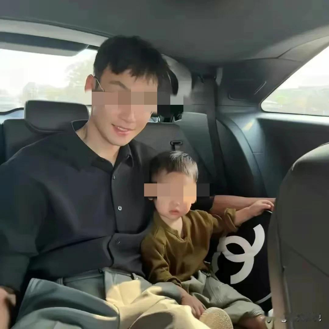 这就是问界M7起火的车辆里面坐着的父子，太可惜了，父亲年轻帅气，儿子白净可爱，本