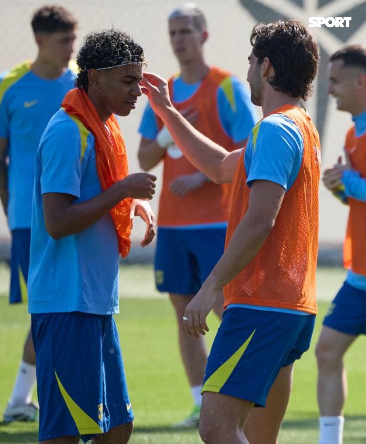 亚马尔的新造型😎巴萨至死不渝红蓝魂