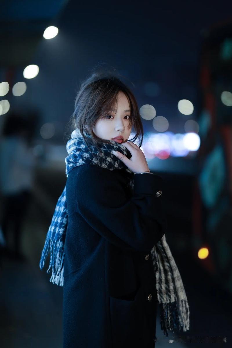 人间现实：美，从不是公平的馈赠
 
       世人常说：美女，对穷人是奢侈品