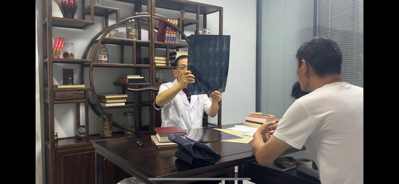 股骨头坏死就是“水管瘀堵”，老郎中热敷法，将痰湿与血瘀一举攻克

大家好，我是骨