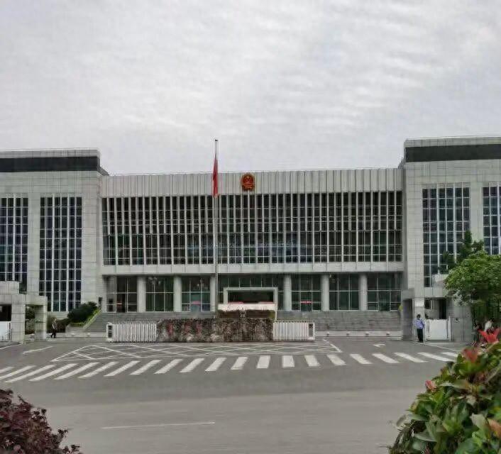 四川，48岁男子与52岁女子均有家室，其中，男子还是上门女婿，可两人在河北唐山打