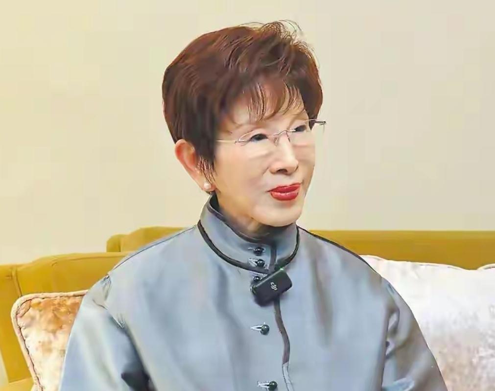 洪秀柱当年高喊一中同表被国民党旧势力无情的拉下台，现在连喊统一都没有听了。
现在