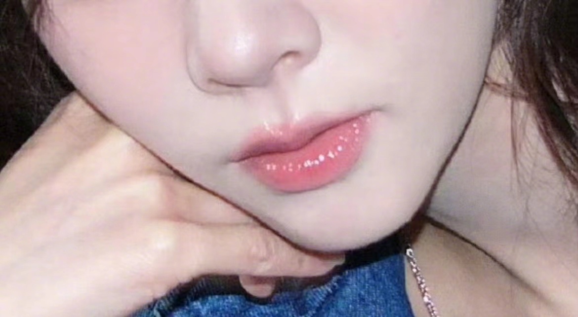 #宋妍霏蜜桃唇#宋妍霏今日造型 蜜桃唇看起来好甜好诱人呀[送花花] ​​​