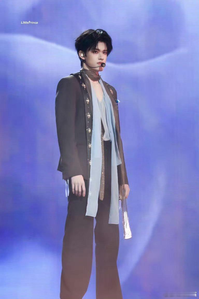 张极唱了重庆话rap张极重庆话表白粉丝 重庆话rap张极也能驾驭，这个大主唱的业