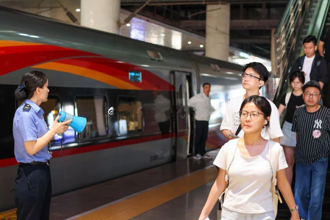 【英雄城交通•铁路 | 双节将近！南昌车站预计发送旅客340万人次】南昌稳中求进