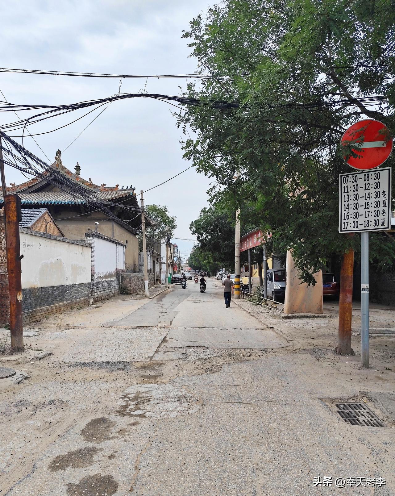 山西省定襄县有一处“无梁殿”。
忻州市定襄县晋昌镇北关村坐落着“关王庙”，北宋初