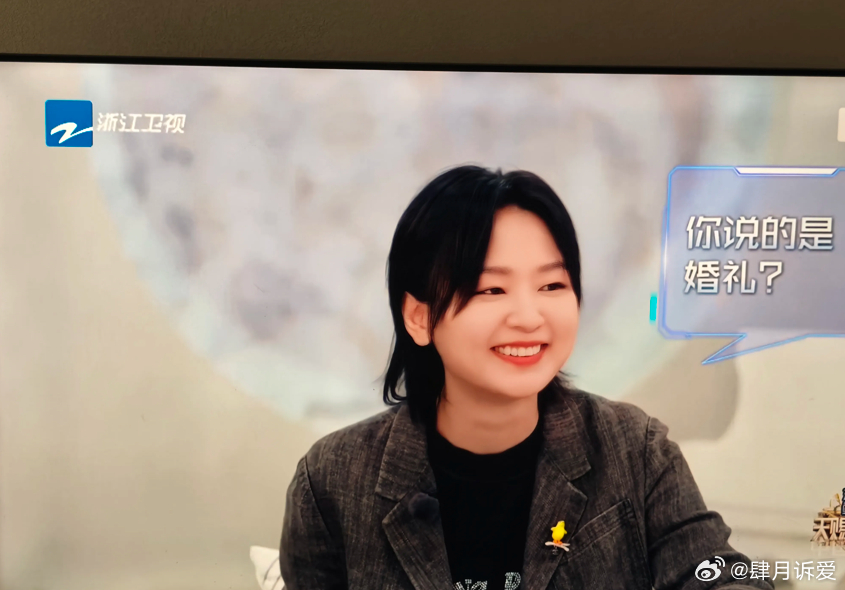 在《天赐的声音》备采中，杨丞琳化了淡妆，而周笔畅纯素颜…… 不美吧，特别是周笔畅