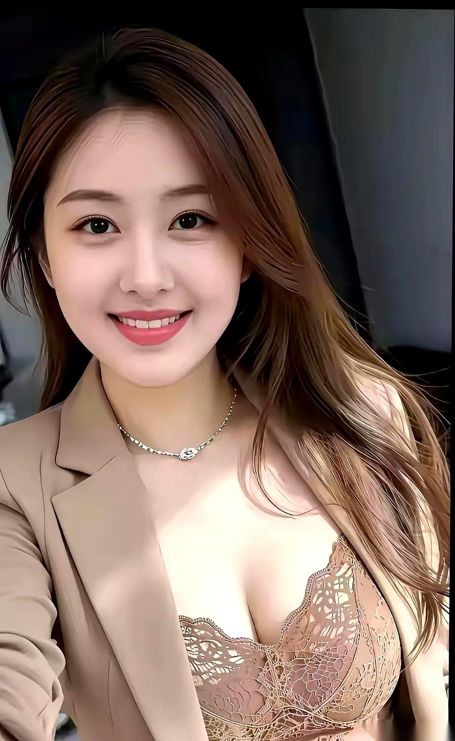 “这方案根本行不通！”
会议室里，小张猛地站起来，手里的文件“啪”一声拍在桌上，