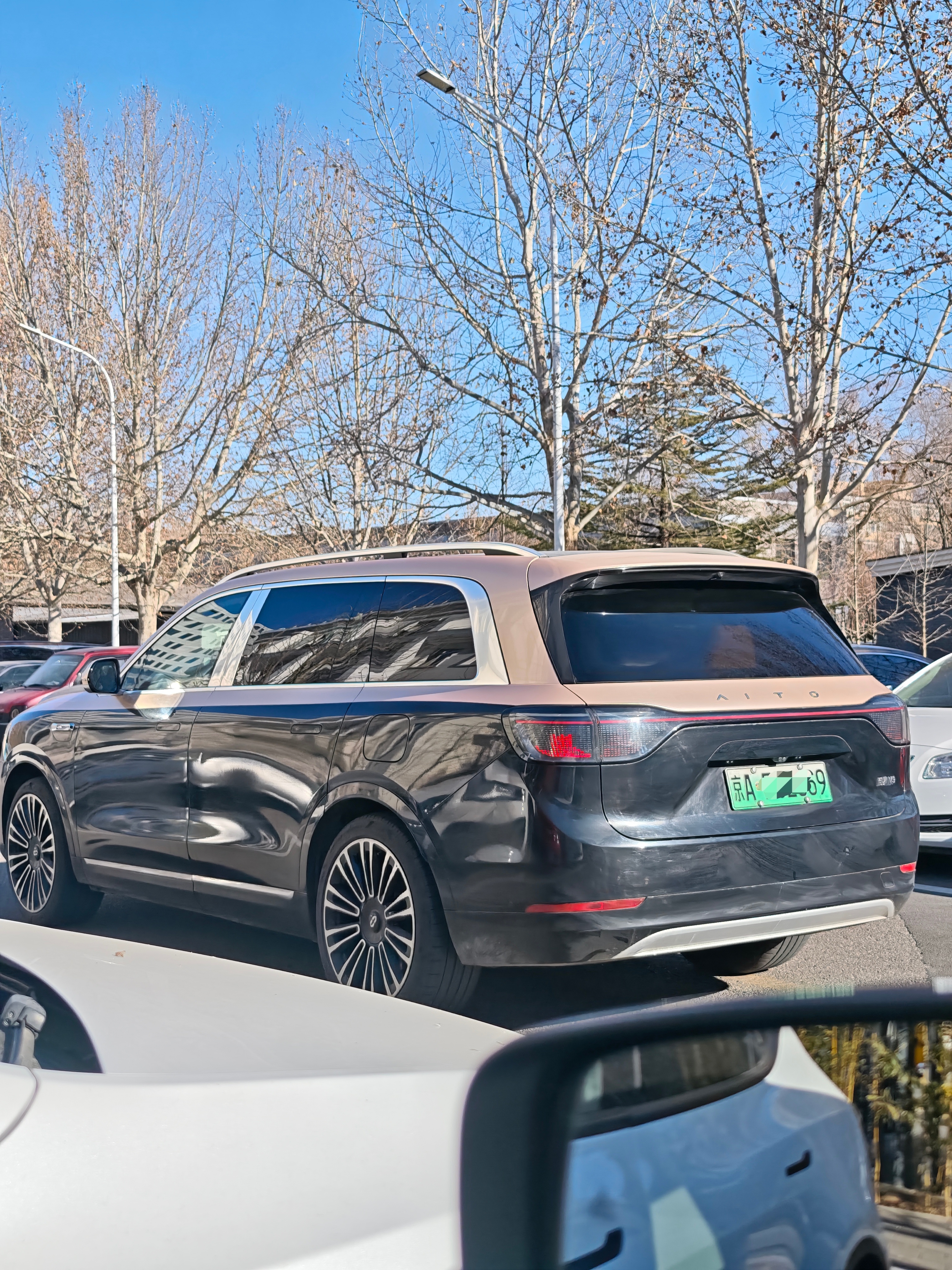 自己贴的这种双色车身，质感太差了