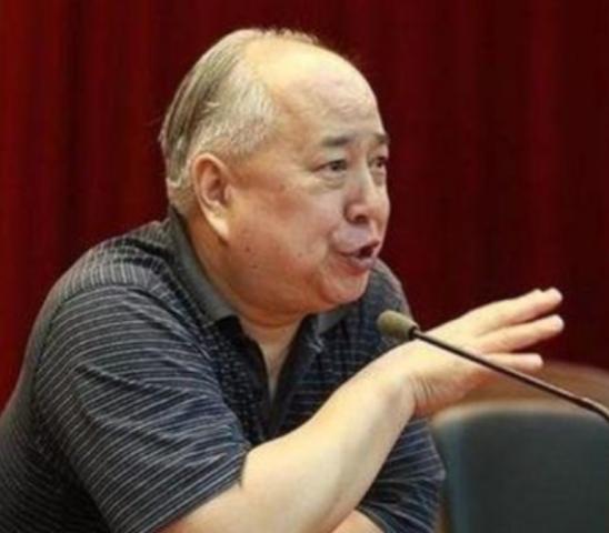 “中美差距有多大？”中国科学院院士姜伯驹一语惊人：“不是别人卡我们脖子，而是我们