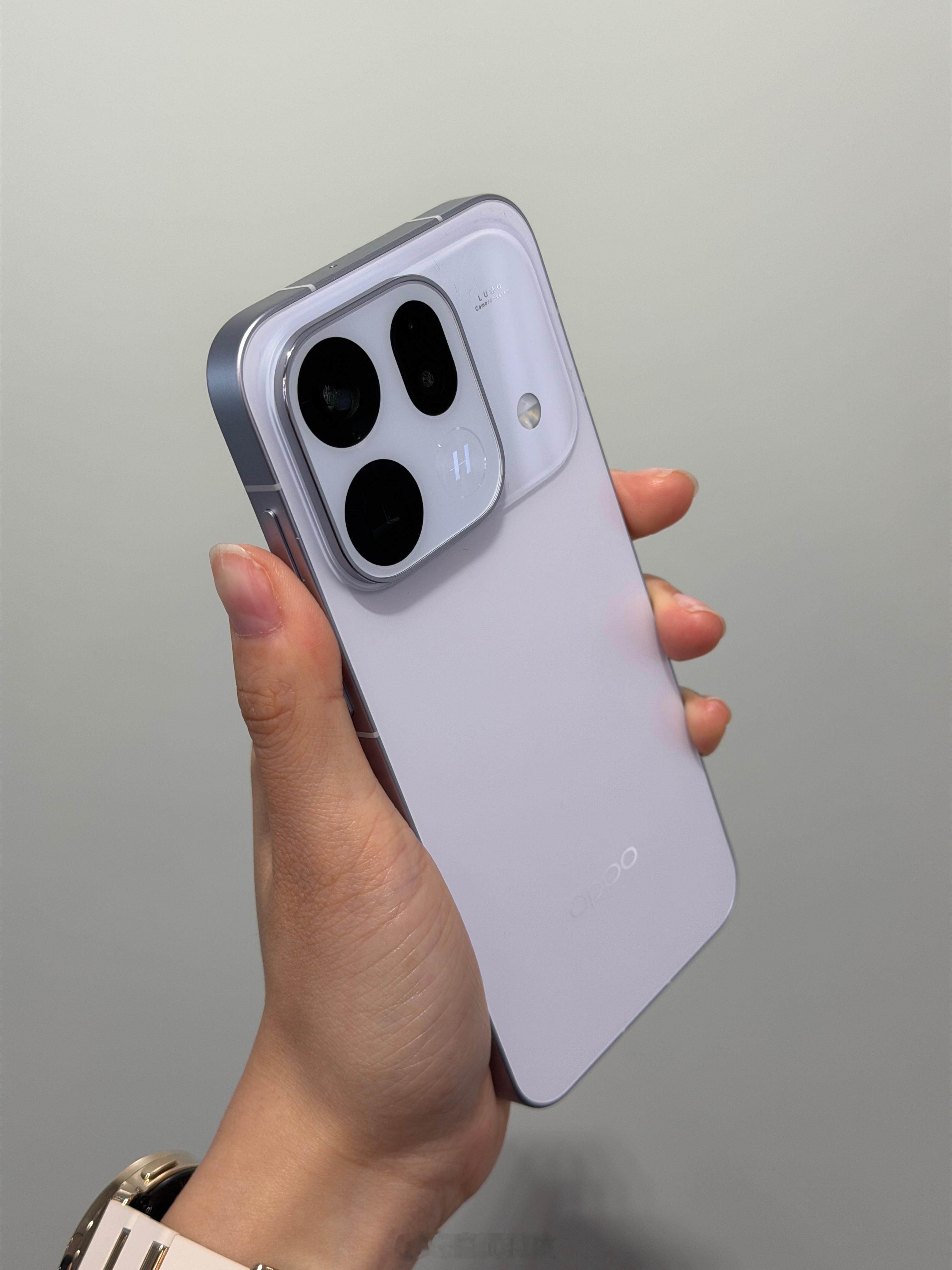 OPPO X9s真机上手自在白 更像是淡紫色元气橙 没有那么艳丽比较元气你喜欢哪