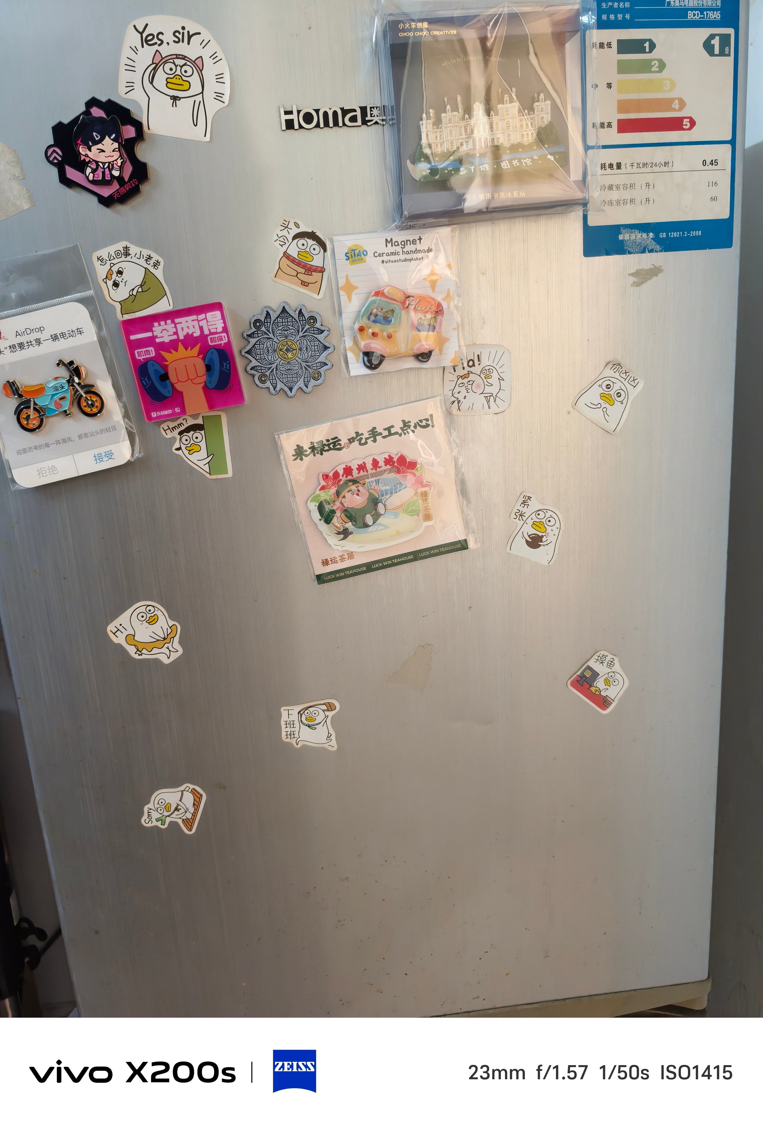 冰箱贴一定要经常挪挪位置我的这几个冰箱贴还好吧，不怕粘在冰箱上，因为我连包装都懒