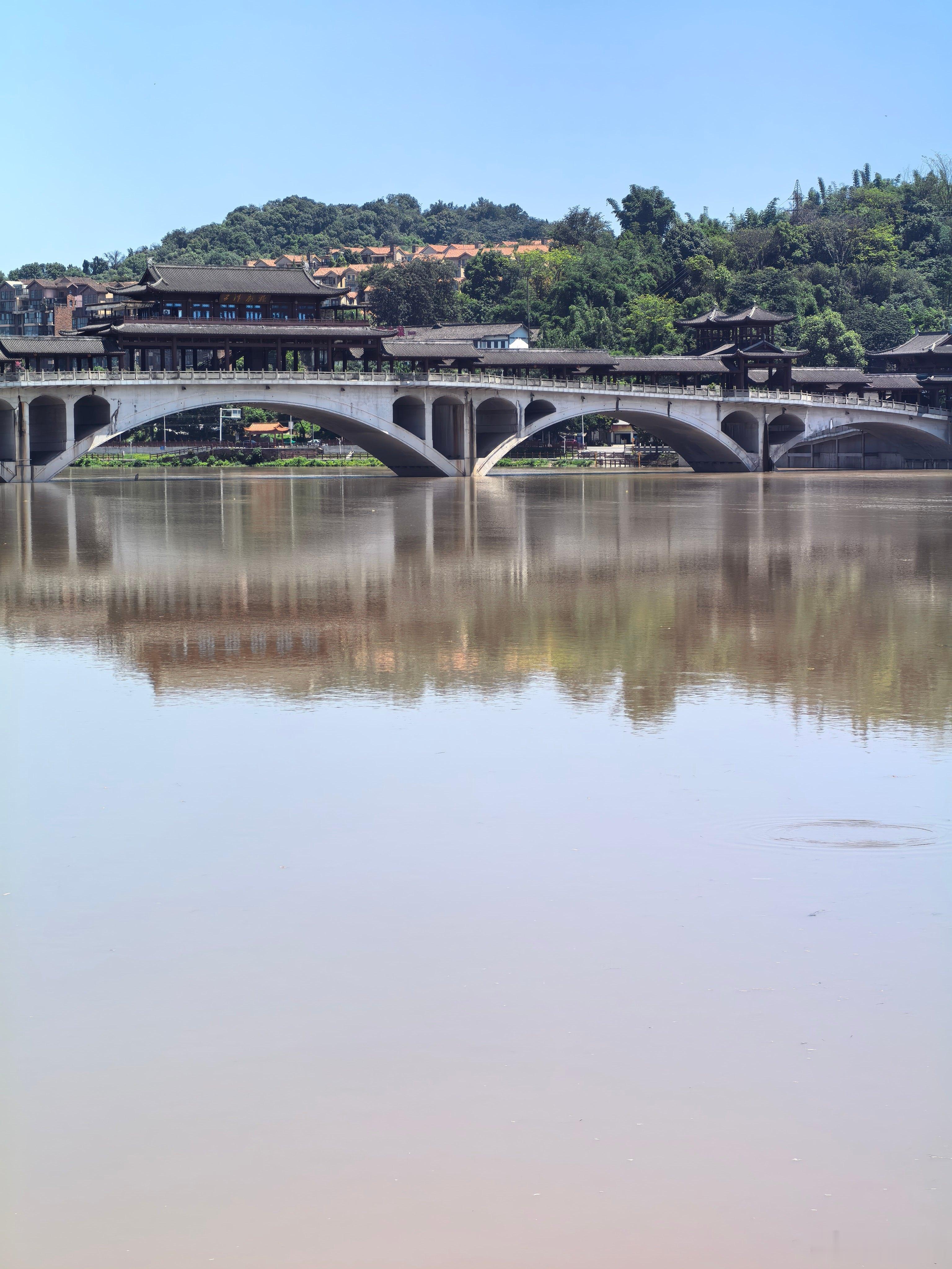 发现河水充盈的地方，特别有丘有水的 且靠近大城市的地区，就没有穷的，无论区县乡镇