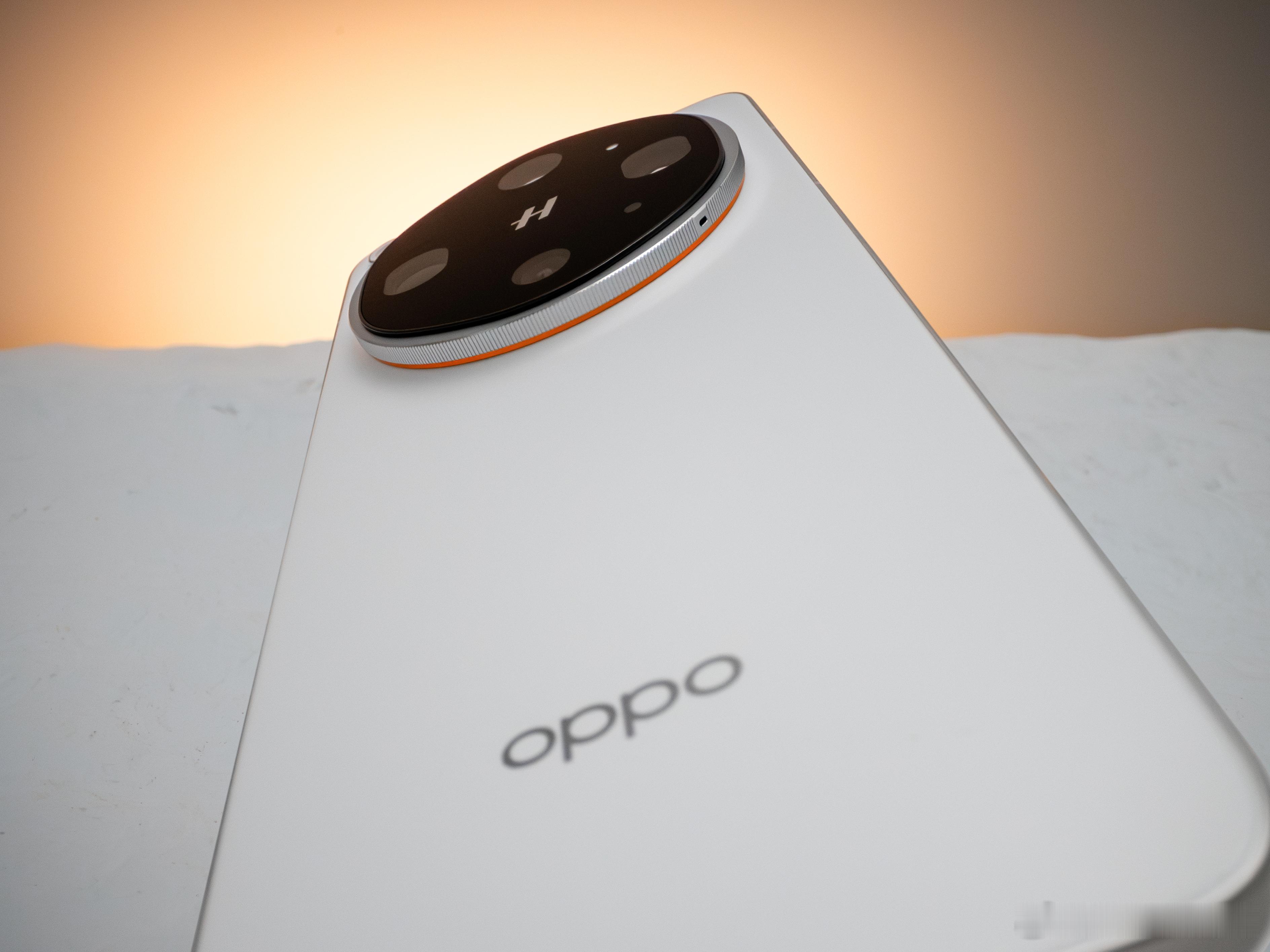 人才，给OPPO Find X9 Ultra拍了组图又被夹了，微博夹的实在是厉害