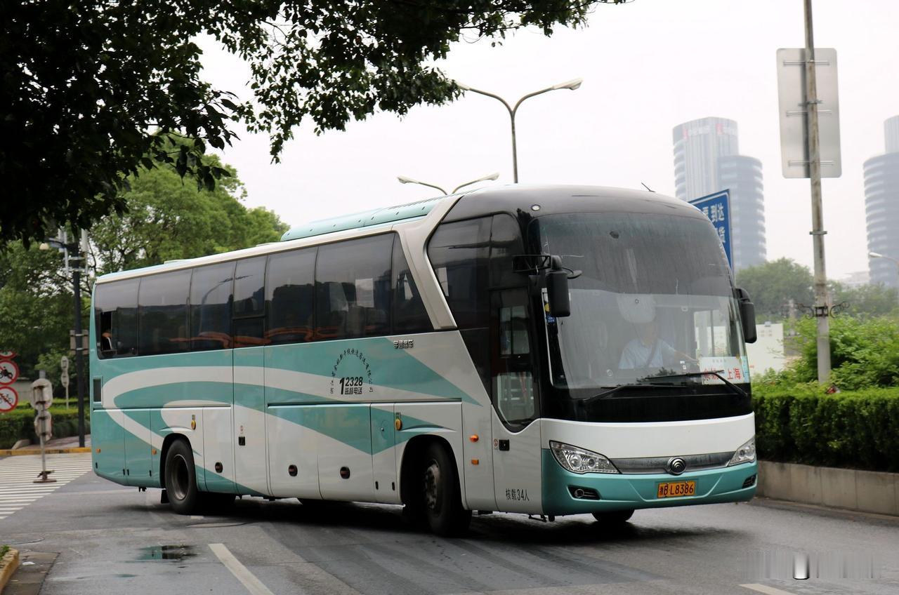 上海曾经的省际长途线路（十一），不知还有多少在跑？
余姚—上海
兴化—上海
上海