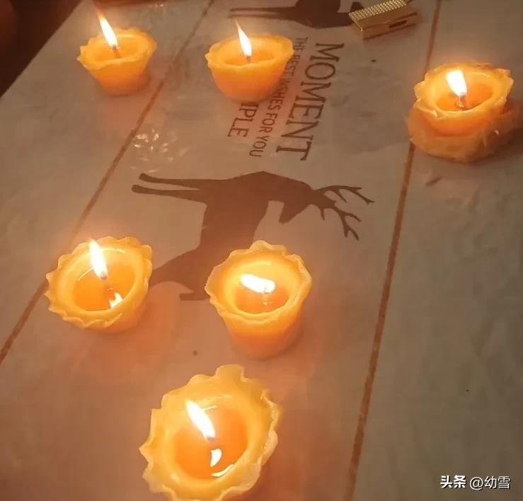 每年元宵，

家里都延续着蒸灯的习俗。

今年弟妹手艺格外巧，

蒸的灯又生动又