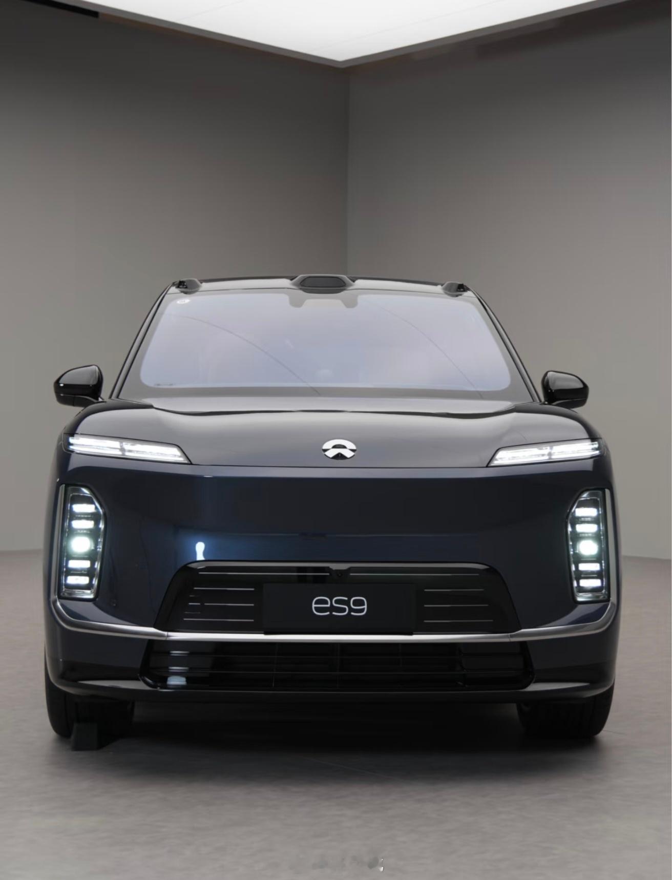 十年前，ES8将空簧+CDC带进中国品牌。五年前，ET7量产了全栈自研的底盘域控